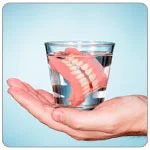 pulire la dentiera soluzioni dentali